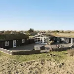 4 Bedroom Beautiful In Holiday home *