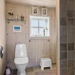 4 Bedroom Beautiful In Holiday home Pandrup