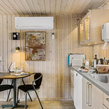 4 Bedroom Beautiful In Holiday home