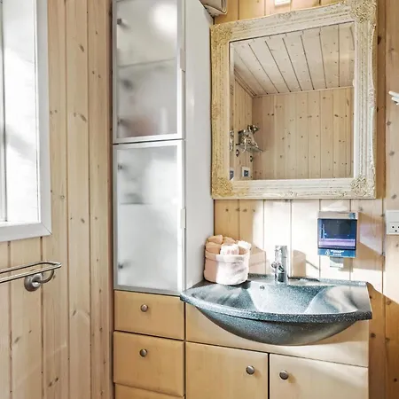 4 Bedroom Beautiful In *