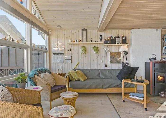 4 Bedroom Beautiful In Holiday home Pandrup