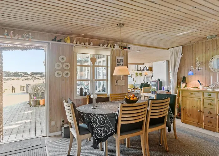 Holiday home 4 Bedroom Beautiful In Pandrup