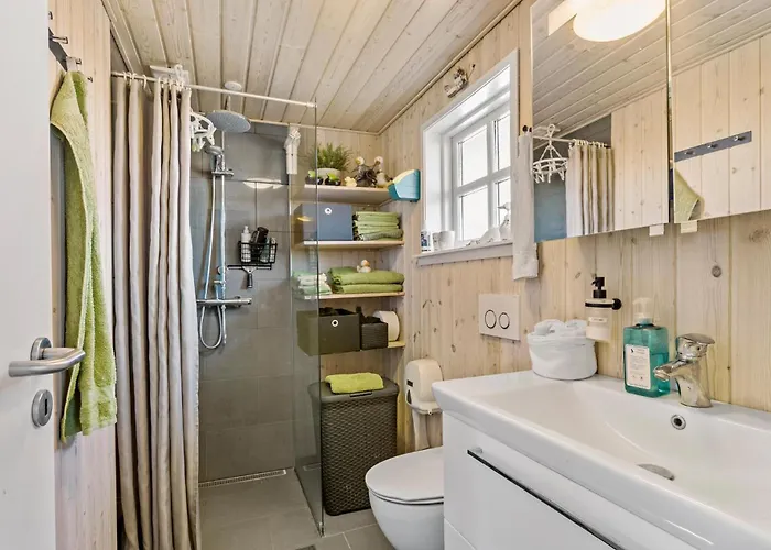 Holiday home 4 Bedroom Beautiful In Pandrup