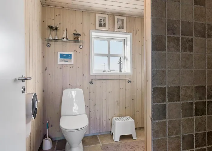 4 Bedroom Beautiful In Holiday home Pandrup
