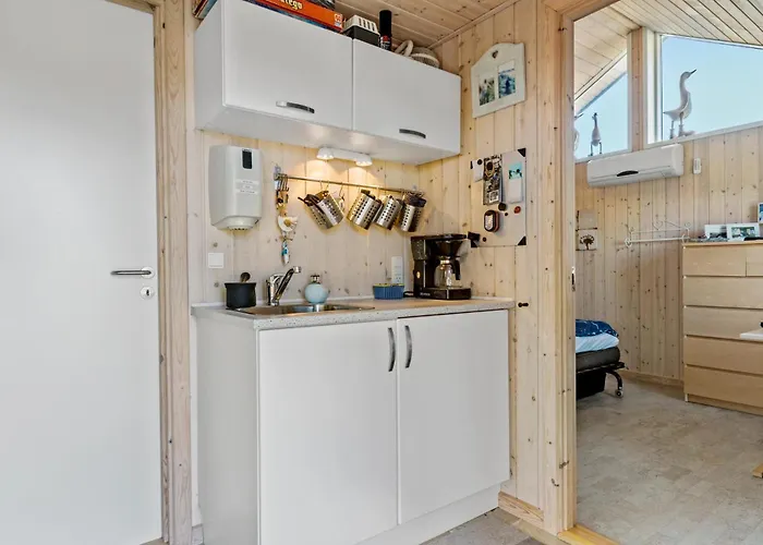 4 Bedroom Beautiful In Holiday home *