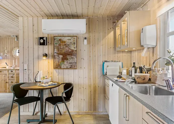 4 Bedroom Beautiful In Holiday home
