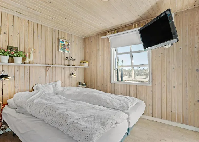 4 Bedroom Beautiful In Holiday home *