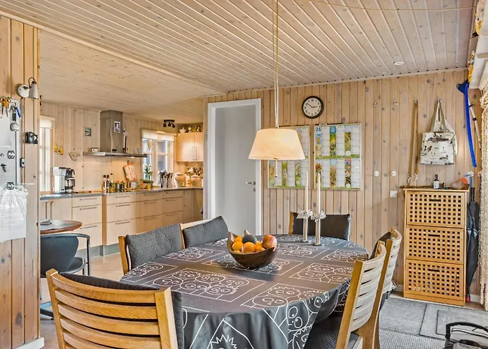 4 Bedroom Beautiful In Holiday home